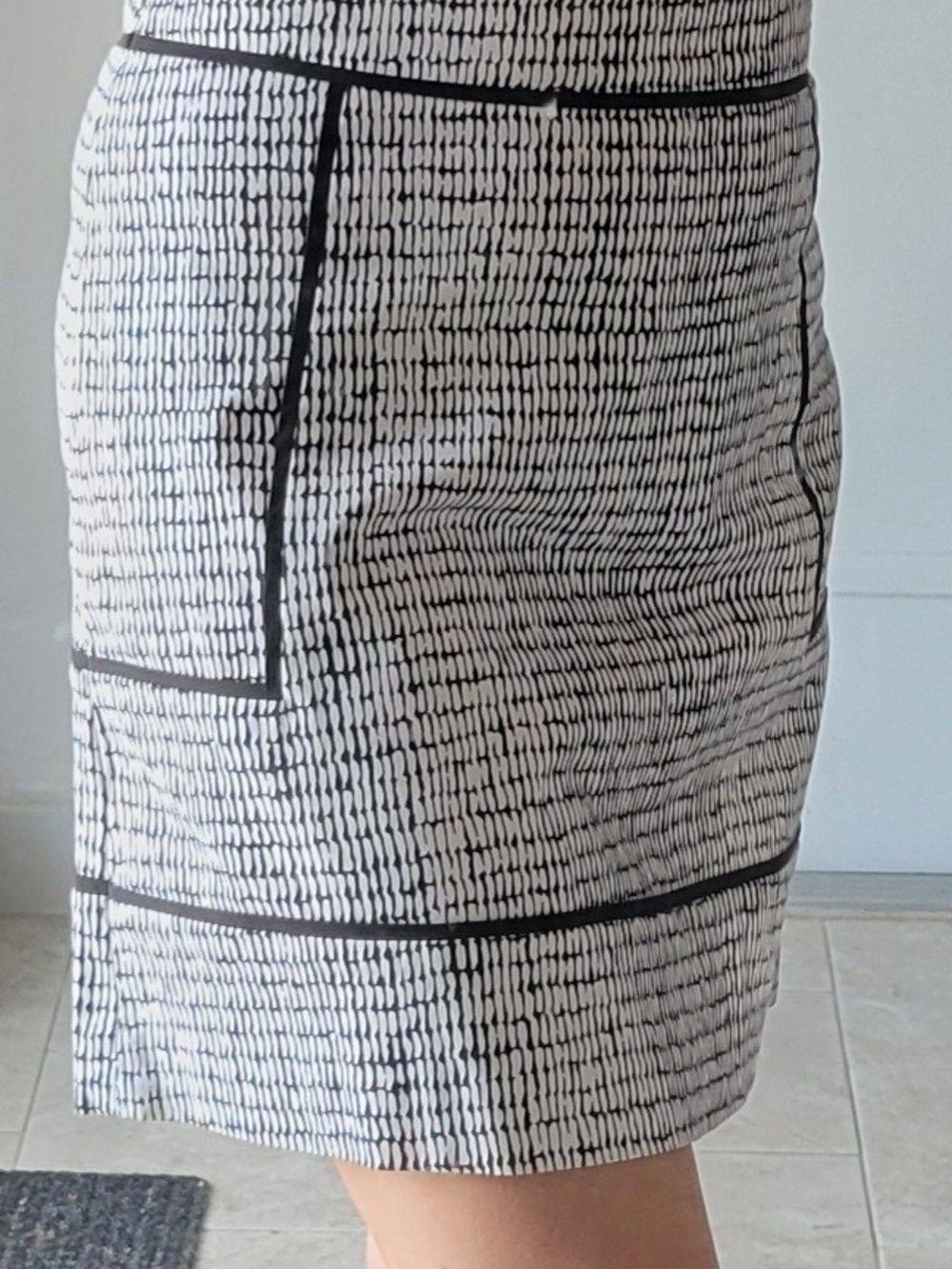 Ann Taylor Black and White Patterned Pencil Skirt